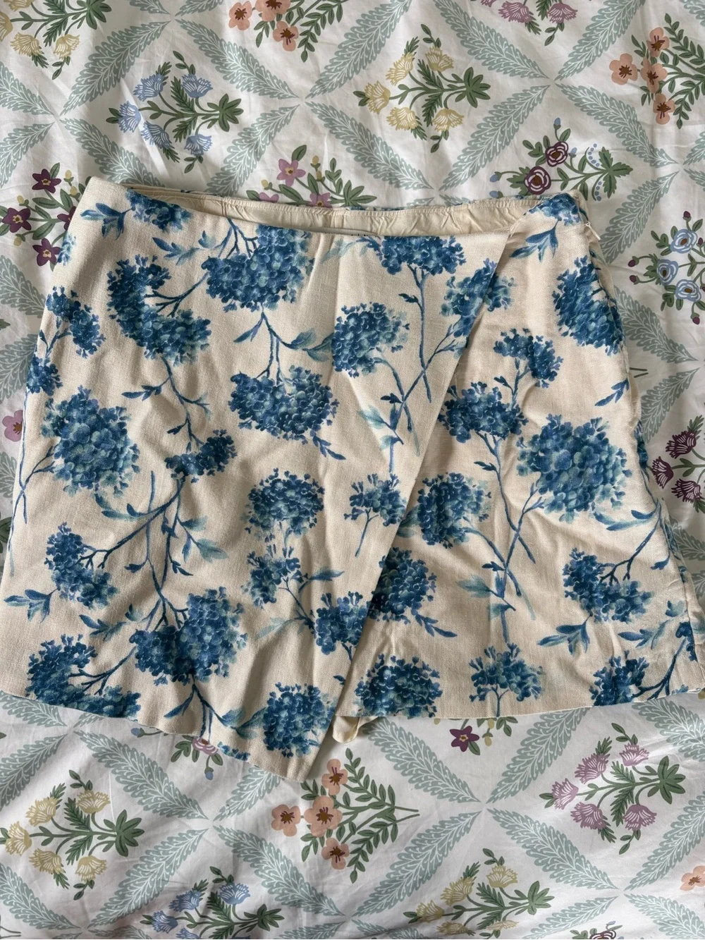 Abercrombie Linen Snort